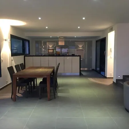 ヴィラ Marina Di Fiori By Pinarello Services